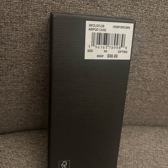 Michael Kors AirPods case - Picture 4 of 5